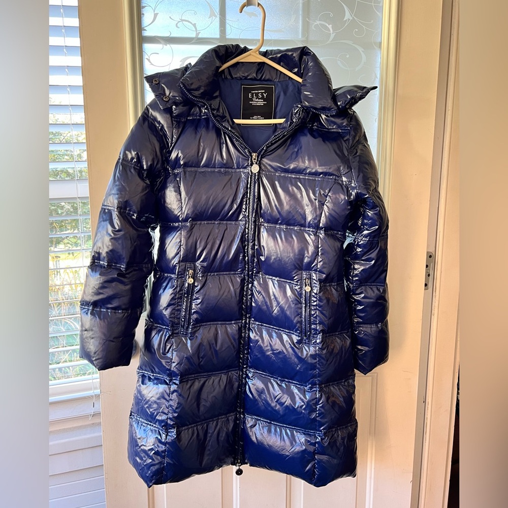 Elsy collection real down puffer jacket in blue. Size 42/12 in girls. Italian